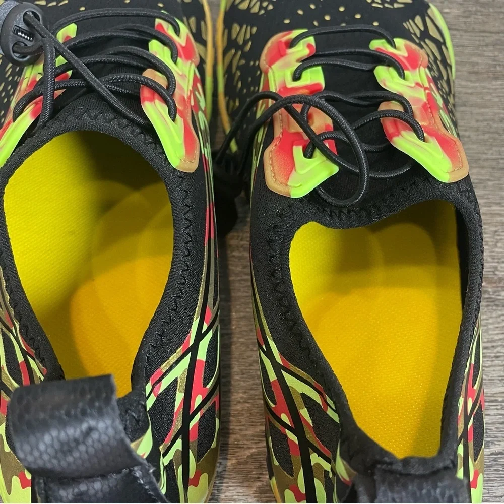 Women’s outdoor Geometric Sneakers. Quick dry. Pre-owned. Size 40.